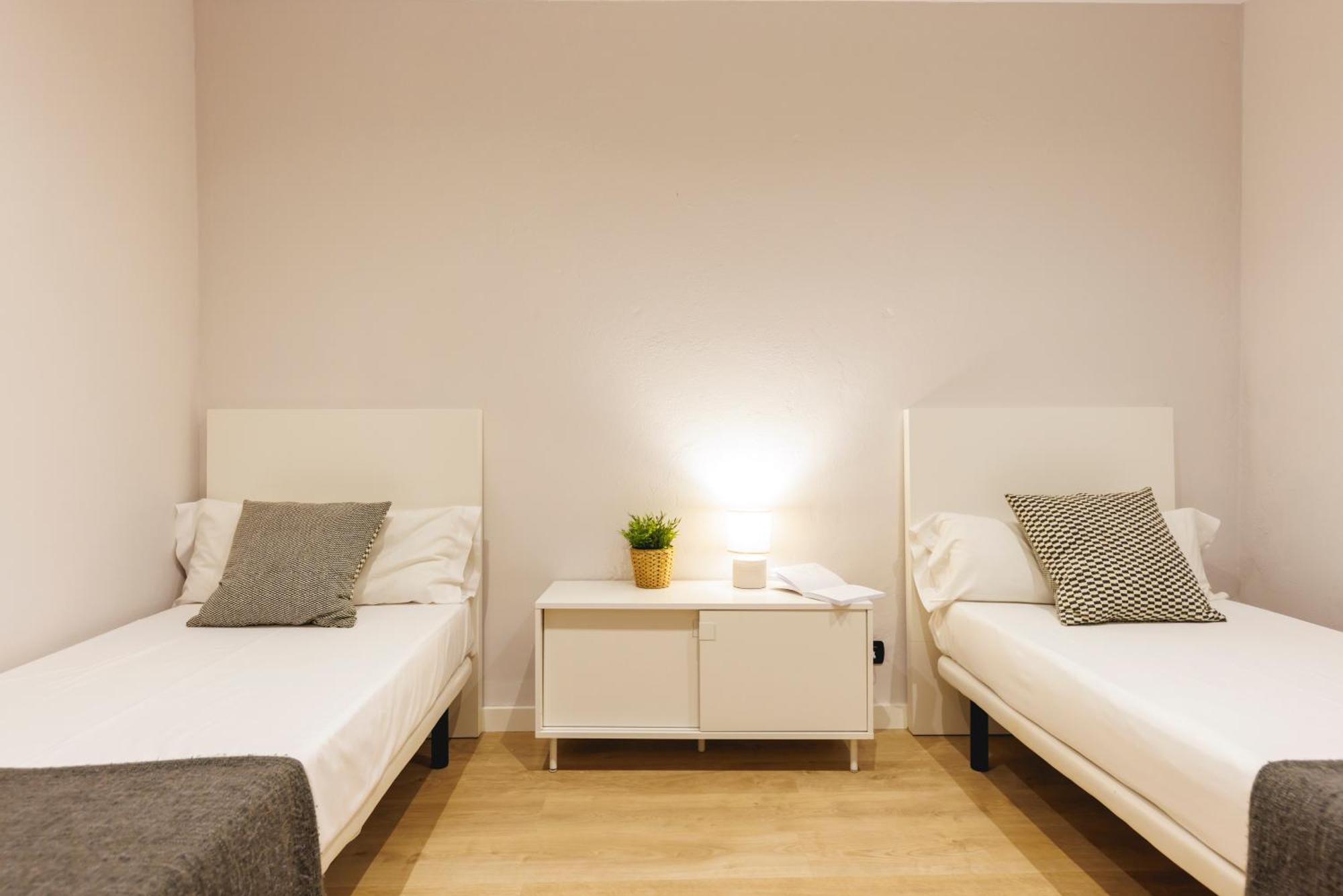 Bravissimo Apartaments Mora 4 ジローナ エクステリア 写真